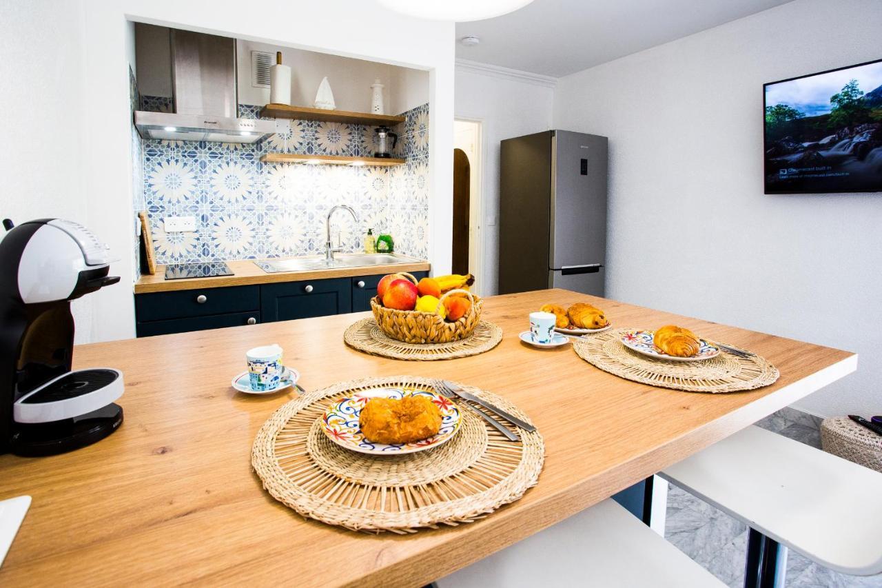Romantic Sea View Studio, Steps Away From The Beach Антиб Екстериор снимка